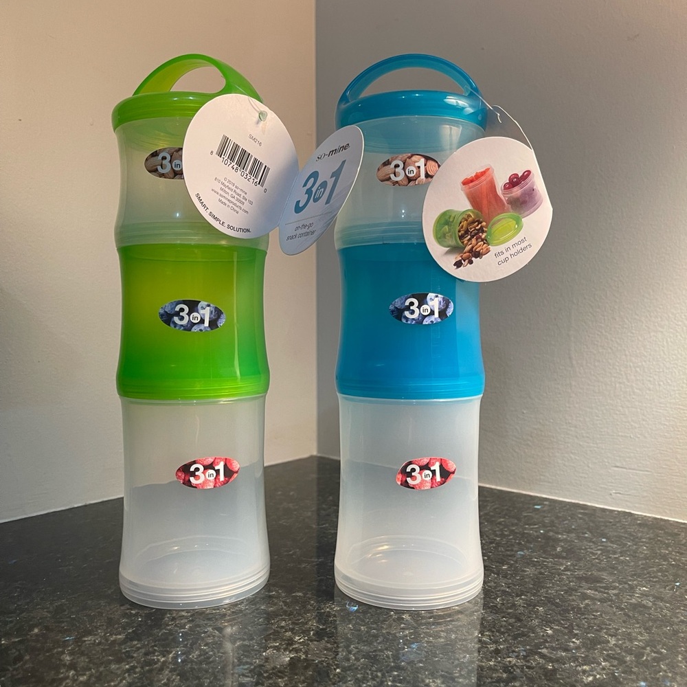 Lot of Insulated Water Bottles, snack cups, and drink bottles - Picture 8 of 9